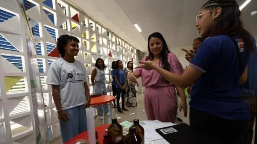 Campanha de Valorização das Escolas é lançada em Salvador com a participação de estudantes da rede pública de ensino