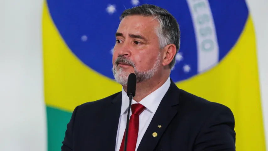 Ministro alega que excesso de viagens internacionais de Lula foi “imposição” para ‘reconstruir’ a imagem do Brasil