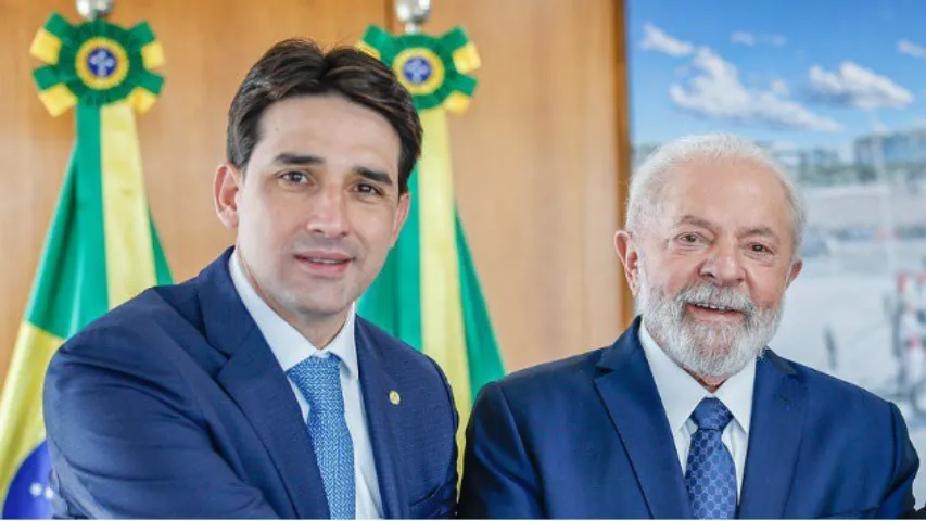 Família do ministro Silvio Costa Filho abastece veículos com verba da Câmara dos Deputados