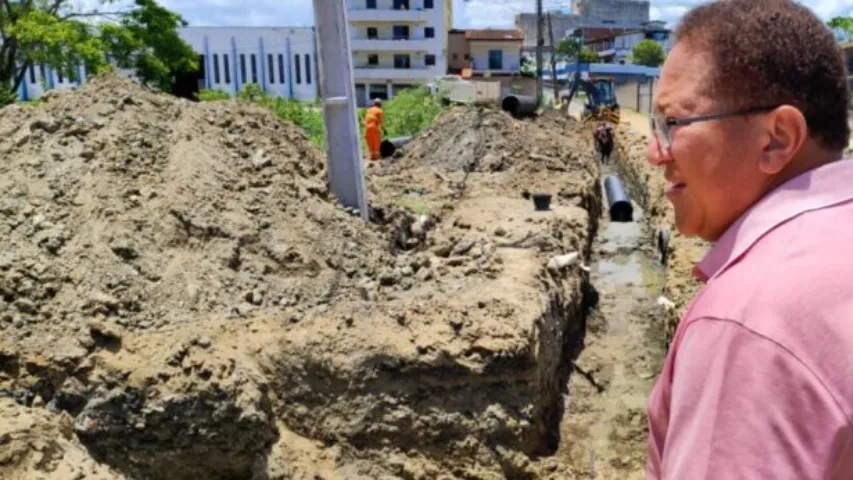 ITABUNA: PREFEITO AUGUSTO CASTRO VISTORIA OBRAS E SERVIÇOS DE URBANIZAÇÃO DO JARDIM JAÇANÃ