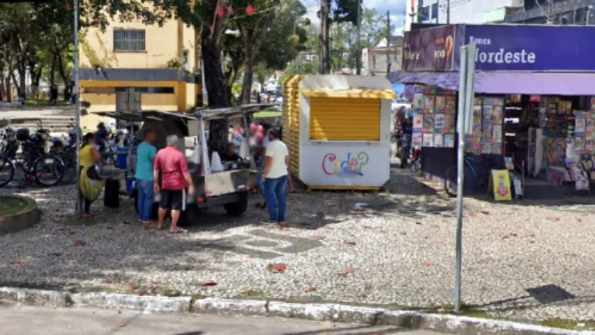 Itabuna notifica ambulantes sobre obra na Praça Camacã