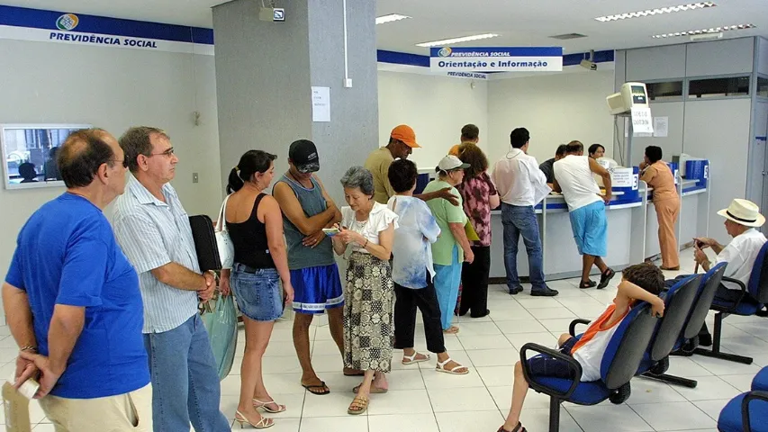 Fila do INSS Aumentou no Governo Lula