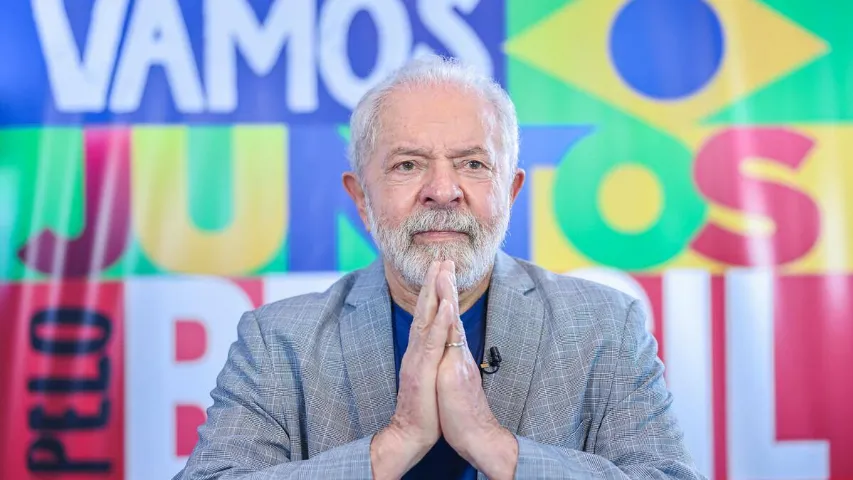 No STF, Lula defende regulação das redes sociais no país