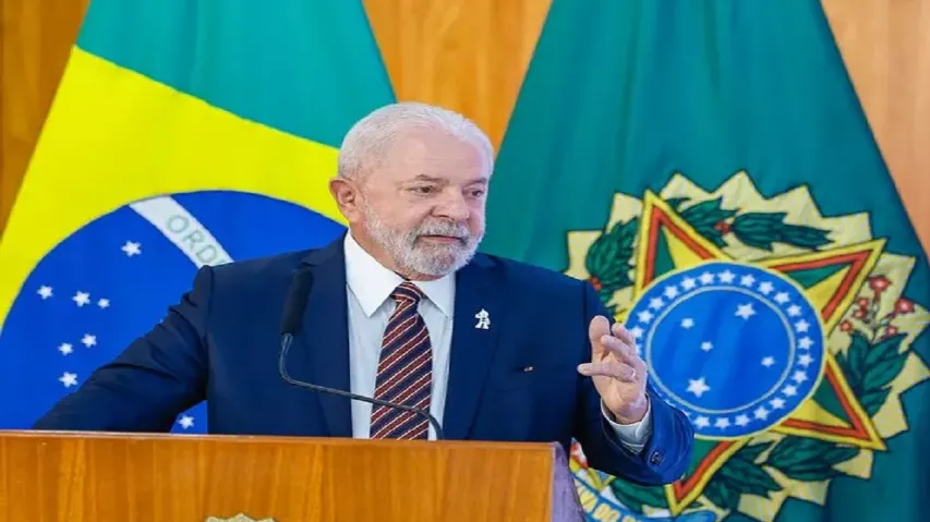 Lula distribui R$ 700 milhões a partidos em um único dia