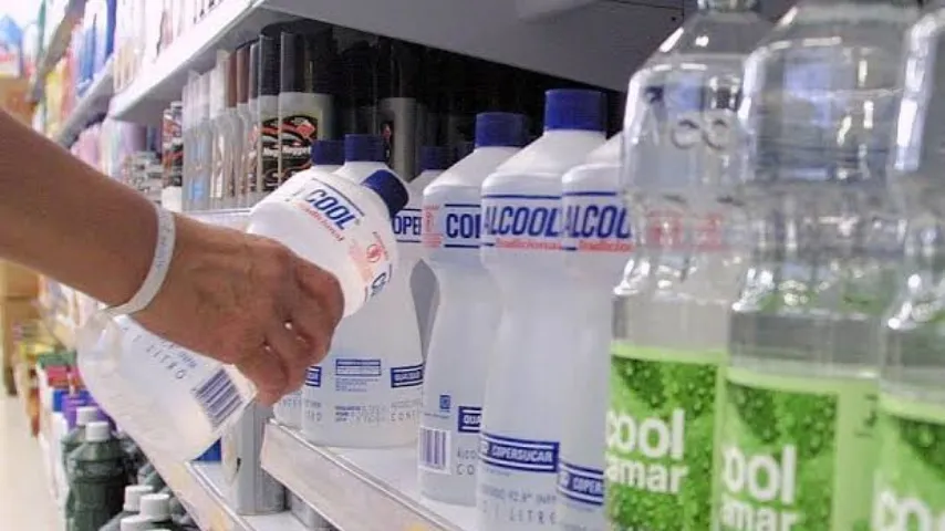 ANVISA proíbe venda de álcool líquido 70% no Brasil