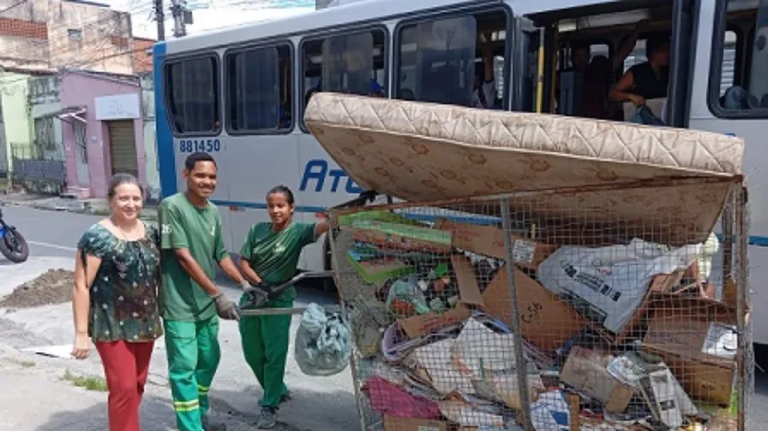 Ponto de Cultura OCA realiza doação de materiais recicláveis para a AACRRI