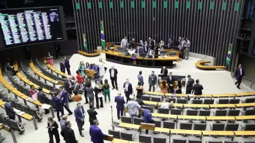 Maioria dos deputados baianos votou a favor da PEC das praias em 2022