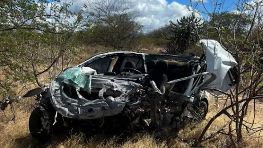 Prefeito de cidade baiana fica ferido em grave acidente que deixou dois mortos