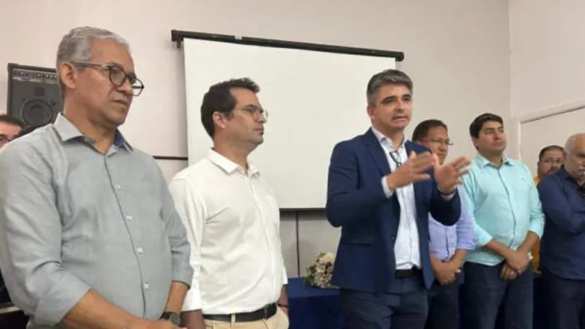 Prefeito Augusto Castro apresenta aos diretores e colaboradores, Marcone Amaral, novo presidente da FASI