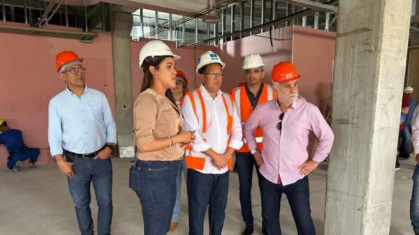 Prefeito Augusto Castro e presidente da FASI vistoriam obras de ampliação do Hospital de Base