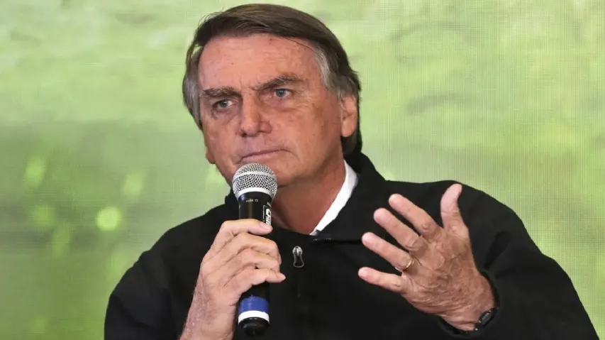 Bolsonaro avalia candidaturas de Michelle e Tarcísio para 2026 