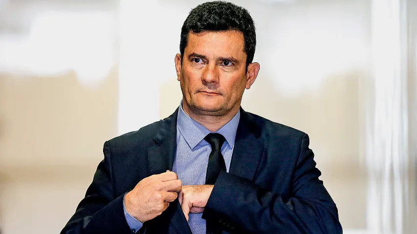 Moro diz a aliados que sofre perseguição política de Lula