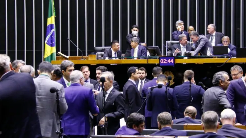 Projeto pode livrar da cassação acusados de compra de voto