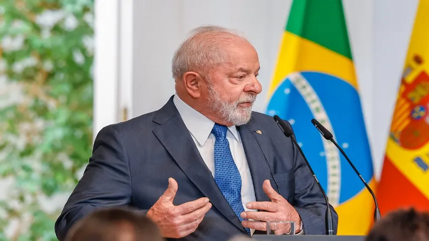 Lula reafirma que o Brasil vai se endividar