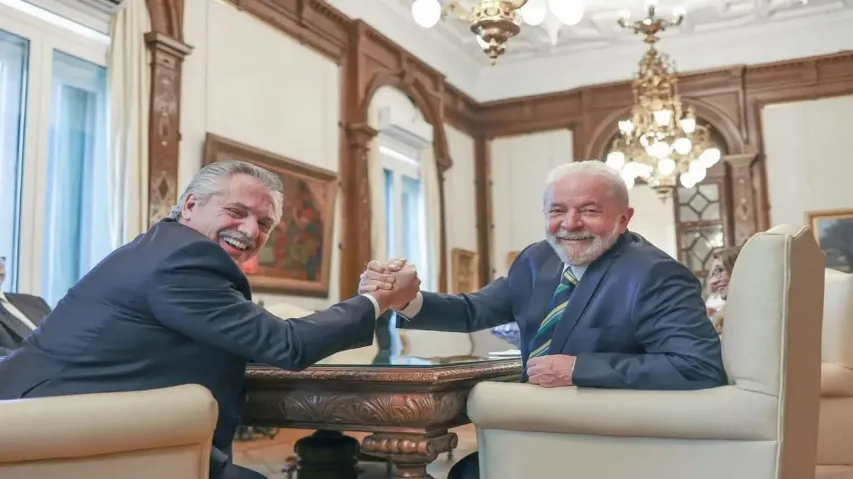 Presidente da Argentina se encontra com Lula para conseguir socorro do BNDES
